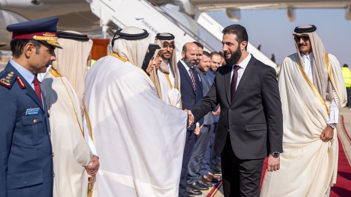 Qatari Emir arrives in the capital Damascus on an official visit to the Syrian Arab Republic, and was receieved by Ahmed Al-Shara, President of the Syrian Arab Republic